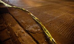 USA. 14-latek przejechany autem. Kobieta za kierownicą postrzelona