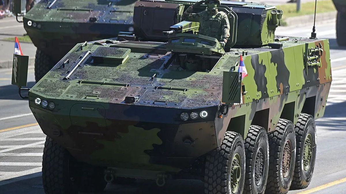 Serbka armia podczas parady