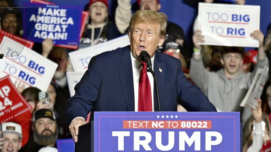 Temporary
Former U.S. President Donald Trump receives cheers from his supporters during a election rally in Greensboro, North Carolina, USA on March 2, 2024.( The Yomiuri Shimbun via AP Images )
Takayuki Fuchigami