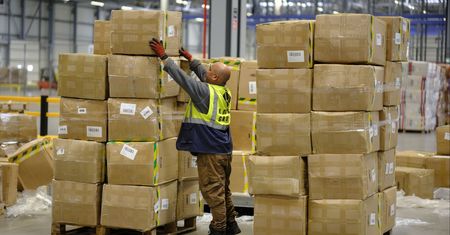 Polacy wydali miliardy na chińskie produkty. 100 mln paczek rocznie