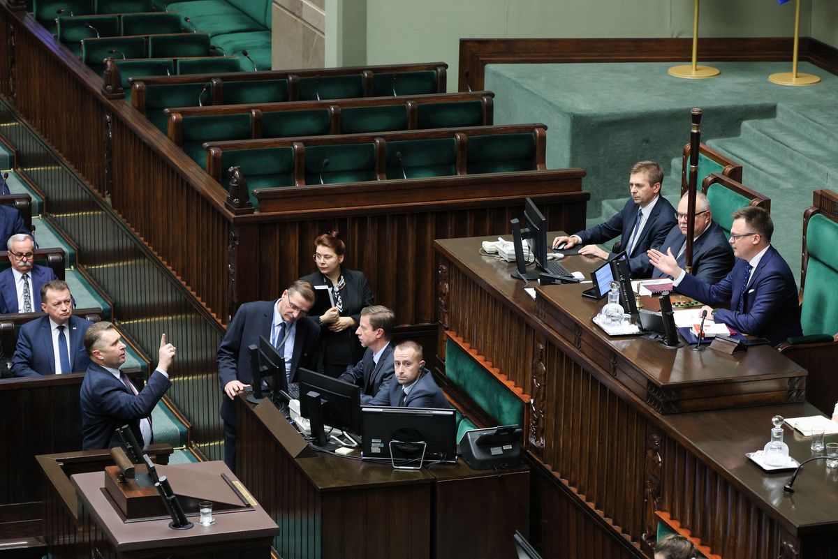 Burzliwy dzień w Sejmie. Gorąca debata i międzynarodowy skandal