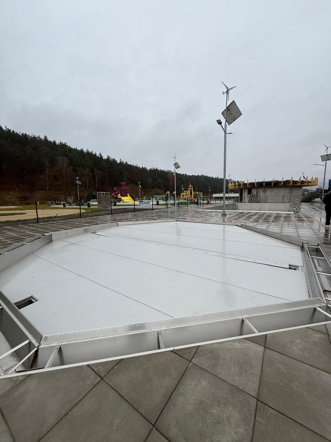 W lipcu otwarto w Jedlinie-Zdroju Letni Park Wodny. Teraz w poblizu powstaje większy basen