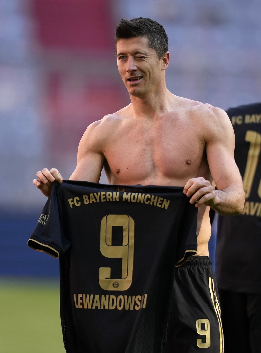 Robert Lewandowski pobił rekord strzelecki Gerda Muellera, strzelając 41. bramkę w sezonie