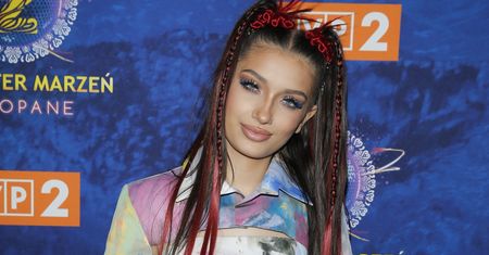 Ludzie oszaleli. Zobaczcie, z kim fotografuje się 15-letnia Viki Gabor
