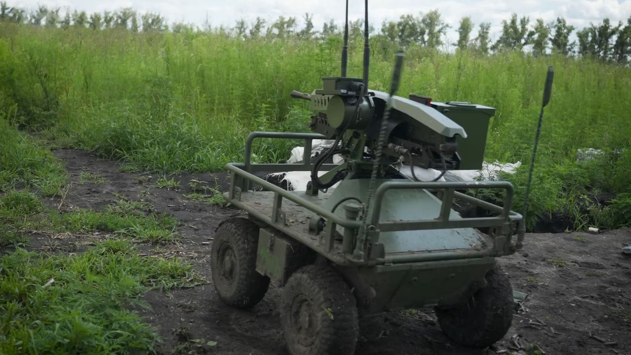 Nowy ukraiński bezzałogowy pojazd z karabinem maszynowym
