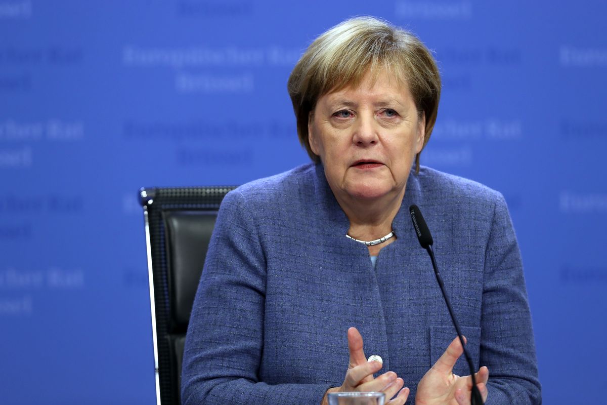 Merkel broni swoich decyzji. Była kanclerz w ogniu krytyki