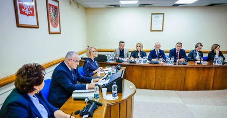 Duże inwestycje w powiecie płockim. Nowa szkoła, remonty dróg i miejsca schronienia