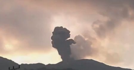 Merapi znów wybuchł. Miesiąc po śmiertelnej erupcji