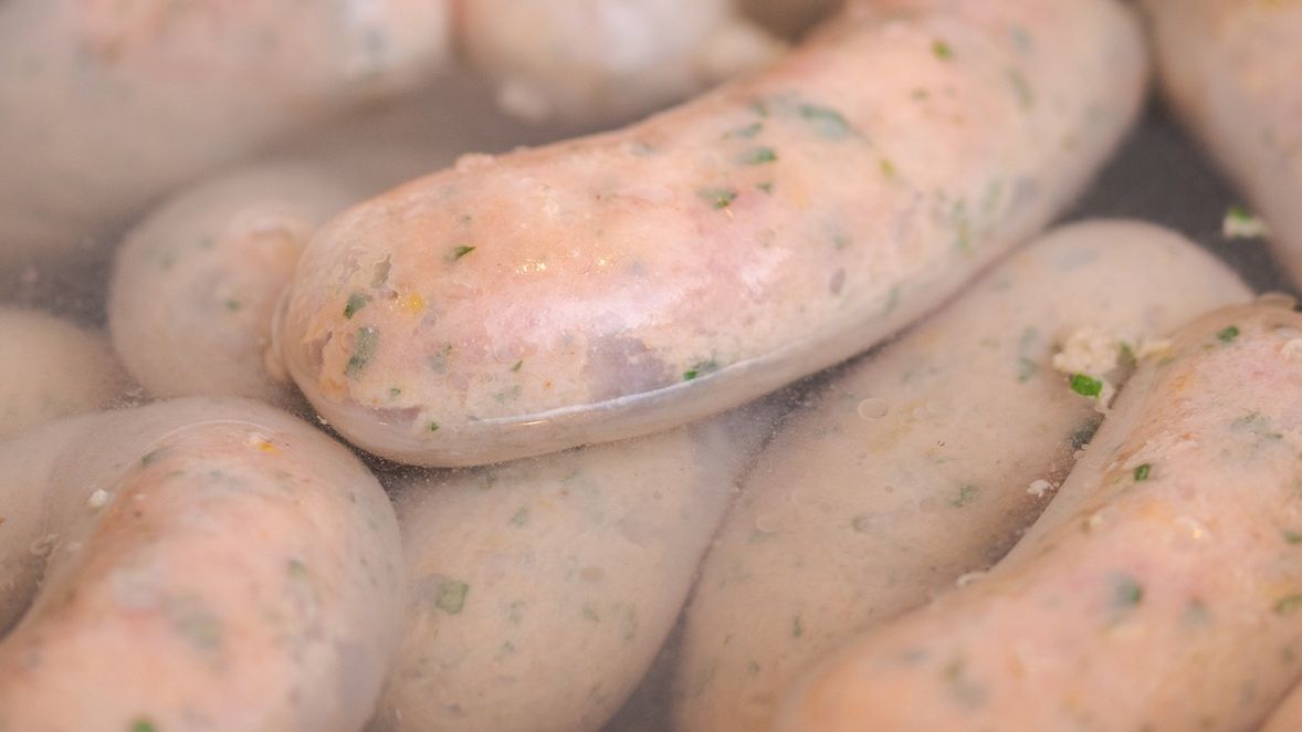 Zwróć uwagę na skład kiełbasy. Takiej lepiej unikać