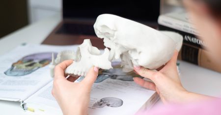 Dzięki nim studenci medycyny nie muszą przekopywać cmentarzy. Drukują ludzkie czaszki w 3D