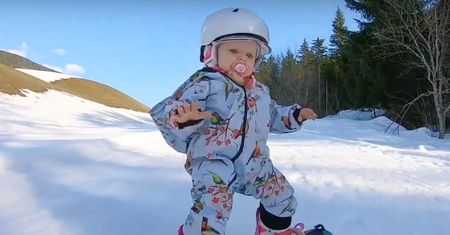 Najmłodsza snowboardzistka świata. Ma zaledwie rok