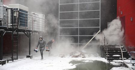 Kraków. Kolejna doba walki z pożarem w miejskim archiwum. "Bardzo trudne warunki"