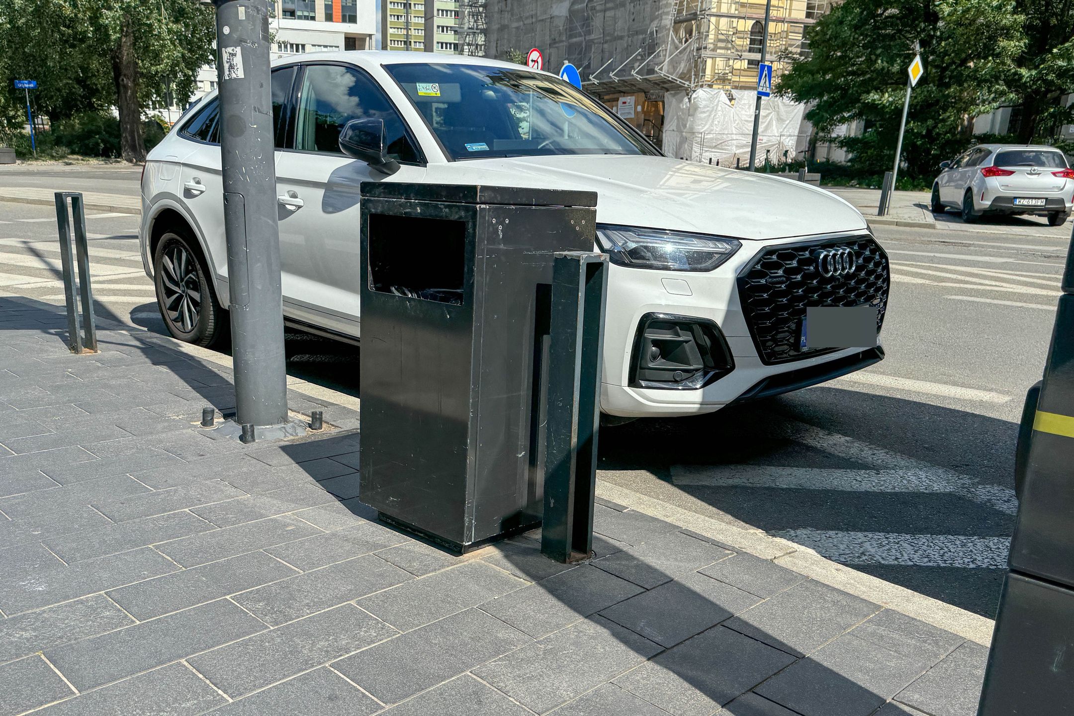 Weronika Rosati widziana na mieście