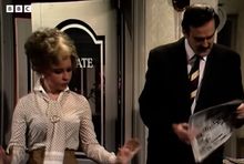 Kadr z serialu "Hotel Zacisze", BBC