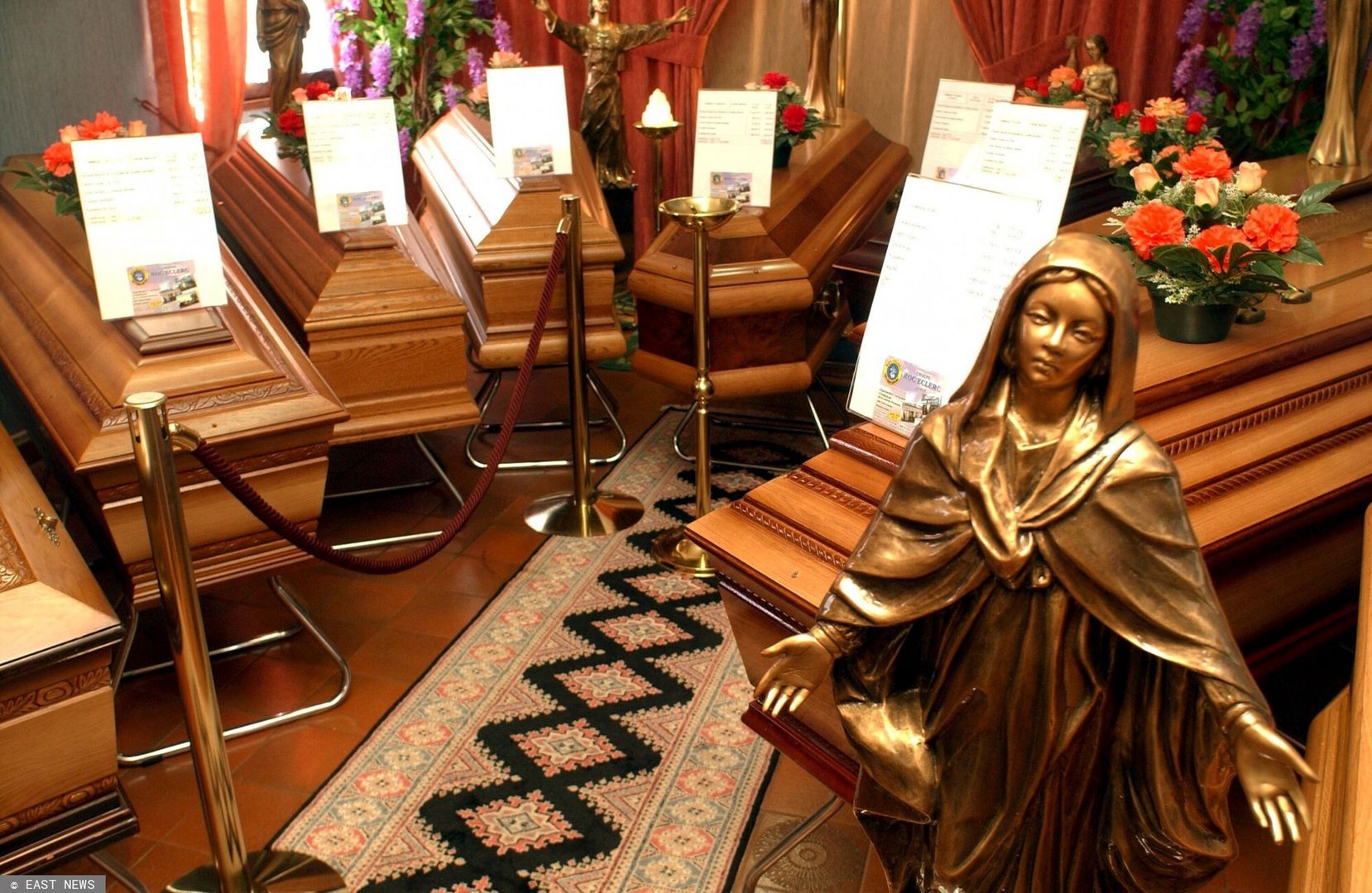 Stock picturesPHOTO: EAST NEWS/PHANIE TRUMNY  Store of funerary articlesPHANIE