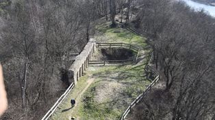 Wzgórze zamkowe w Melsztynie z roku na rok zmienia swoje oblicze. Wkrótce nowy sezon turystyczny i kolejne prace przy odbudowie twierdzy