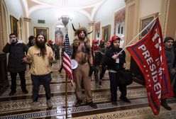Szturm na Kapitol. "Człowiek bizon" przyznał się do zarzutu