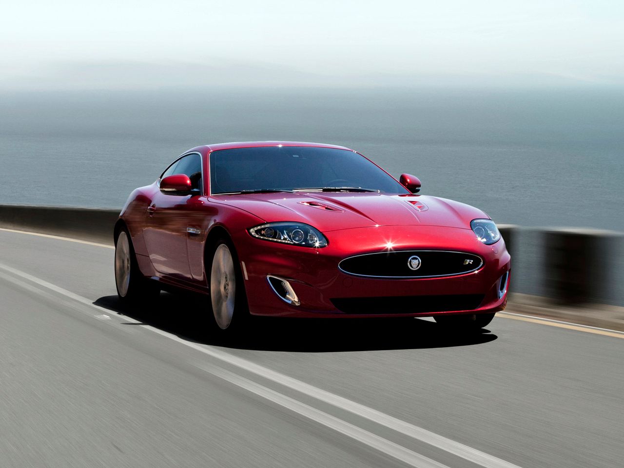 Jaguar XK drugiej generacji miał nawet 550 KM w wersji XKR-S.