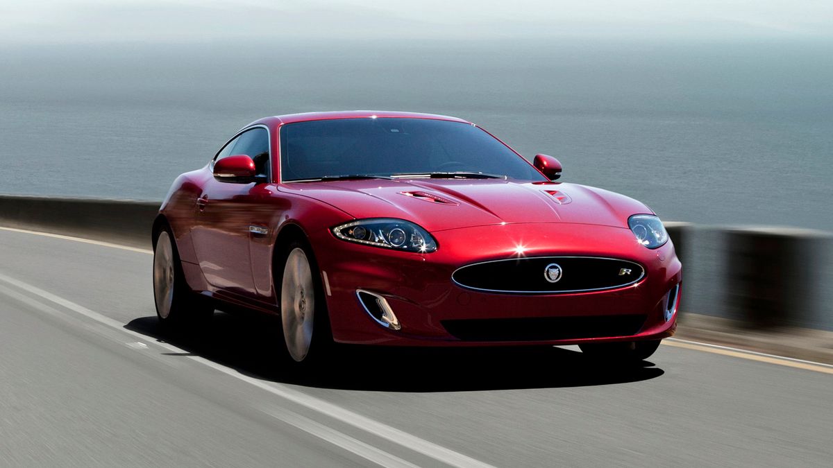 Jaguar XK drugiej generacji miał nawet 550 KM w wersji XKR-S.