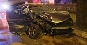 Piotrków: O włos tragedii. Opel roztrzaskał się na drzewie