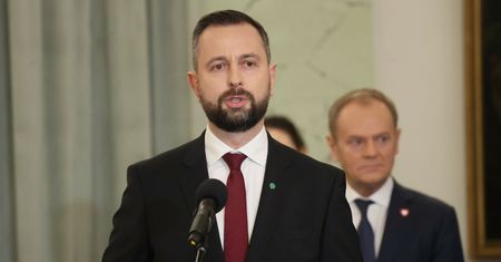 Kosiniak-Kamysz przejmuje MON. Obawiają się "trupów w szafie"