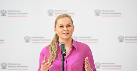 Nie chcą Mickiewicza i Fredry. Poloniści z petycją do Nowackiej