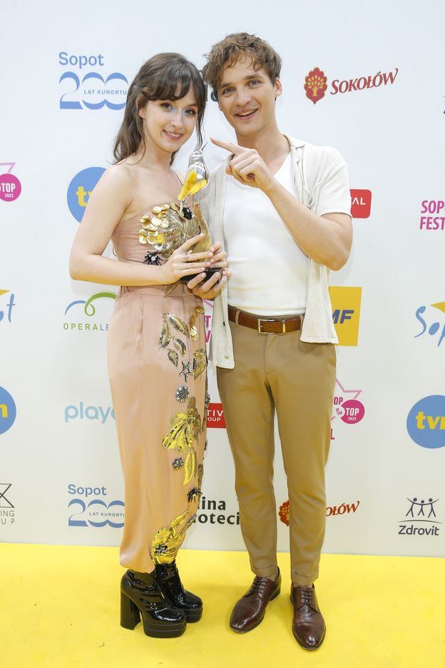 Kwiat Jabłoni zdobył Bursztynowego Słowika. Rodzeństwo ukrywało, że ich ojcem jest LEGENDARNY MUZYK