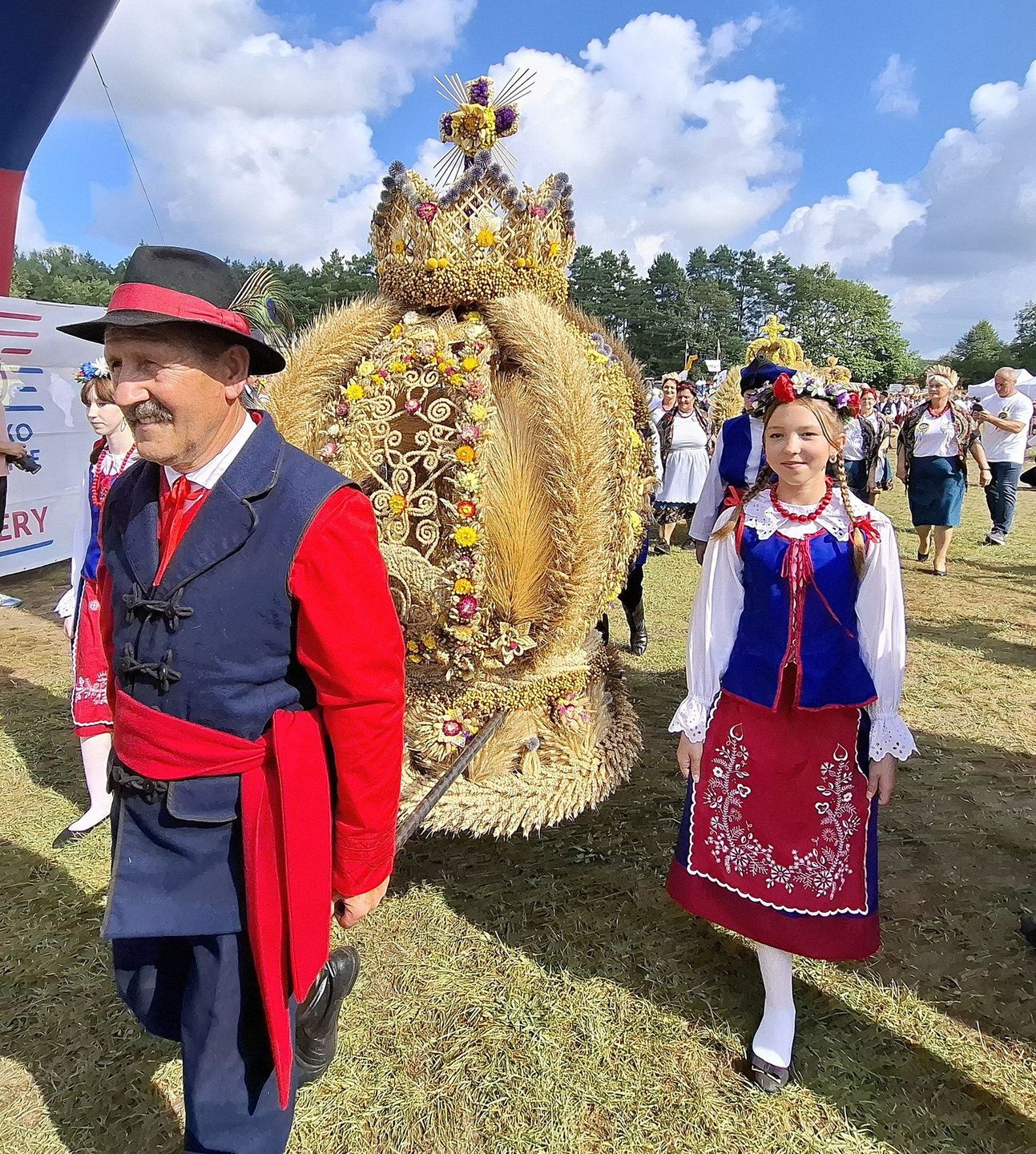 Reprezentacja sołectwa Kłopot w korowodzie