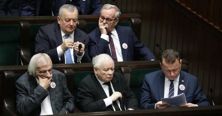 Kulisy tajnej narady na Nowogrodzkiej. Co szykuje PiS? "Będziemy jak jedna pięść"