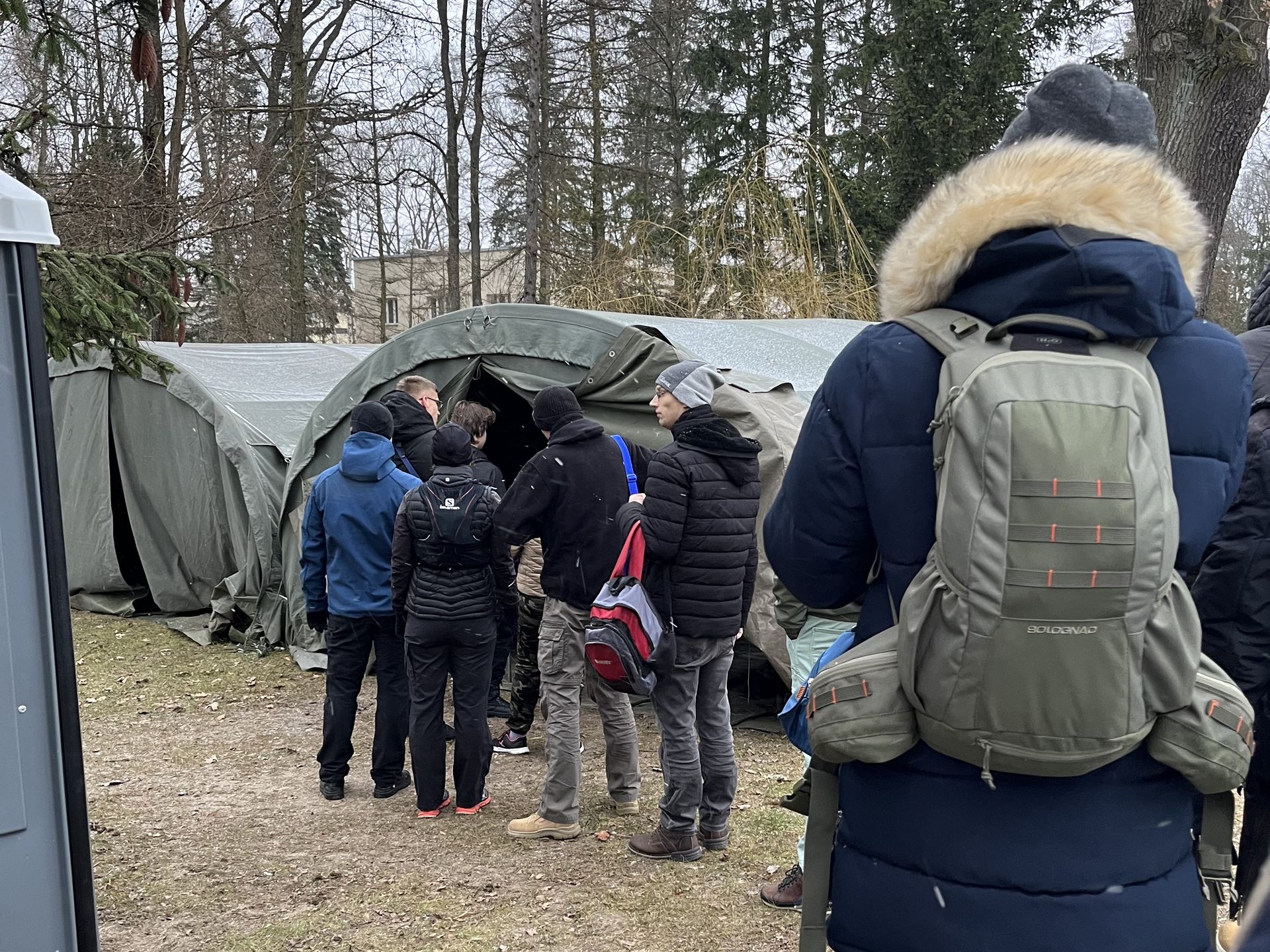 Uczestnicy szkolenia "Trenuj z NATO" w oczekiwaniu na rejestrację
