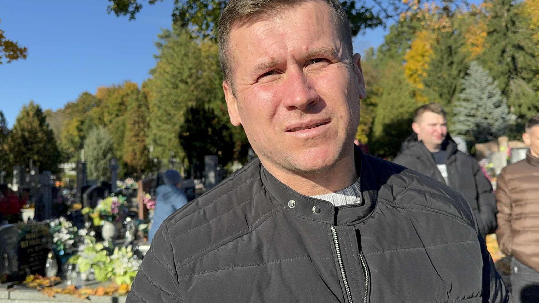 - Straszna tragedia - mówi Karol.