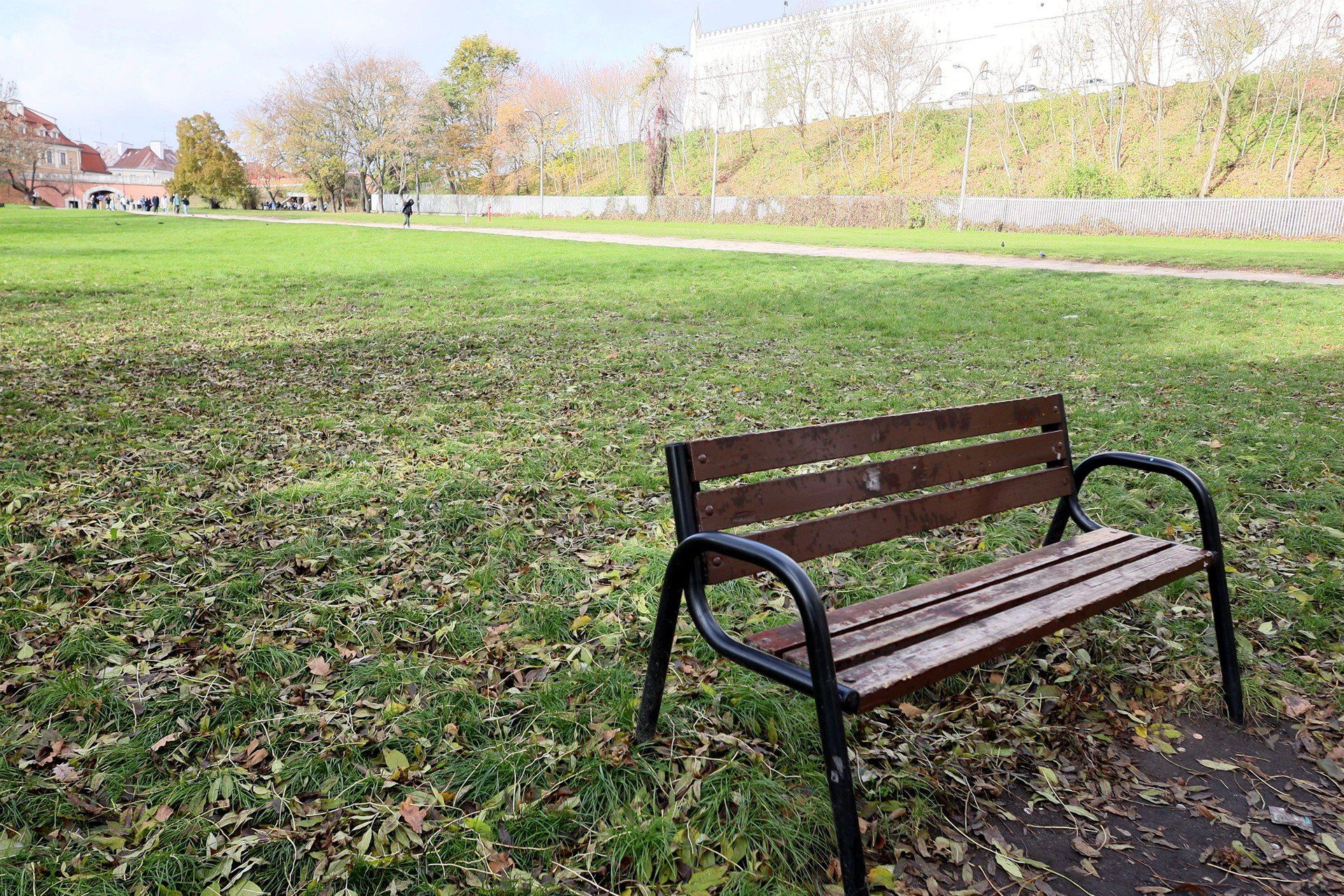 &#34;Zielony azyl&#34; - taki charakter mają mieć w przyszłości teren błoni przy lubelskim zamku. Wykonanie zmian ma zająć prawie dwa lata. Prace nie będą tanie. Trzeba będzie na nie wydać co najmniej 17,2 mln zł.