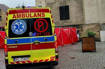 Wjechał na chodnik i potrącił pieszych. Media: zginął 12-latek