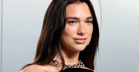 Do niedawna były obciachem. Teraz Dua Lipa pokazała takie paznokcie