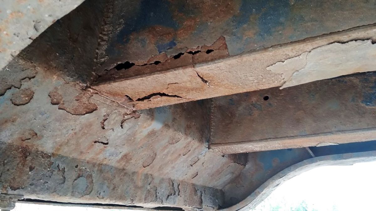 Zaawansowana korozja naczepy