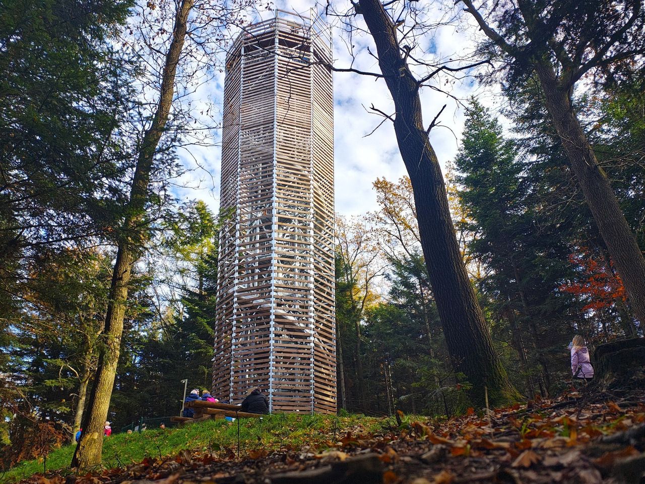 Gorlice: Jesienne widoki z wieży na Łysuli. Tłumy wędrują na szczyt
