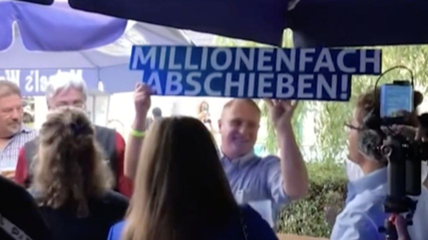 Uczestnicy powyborczego spotkania młodzieżówki skrajnie prawicow