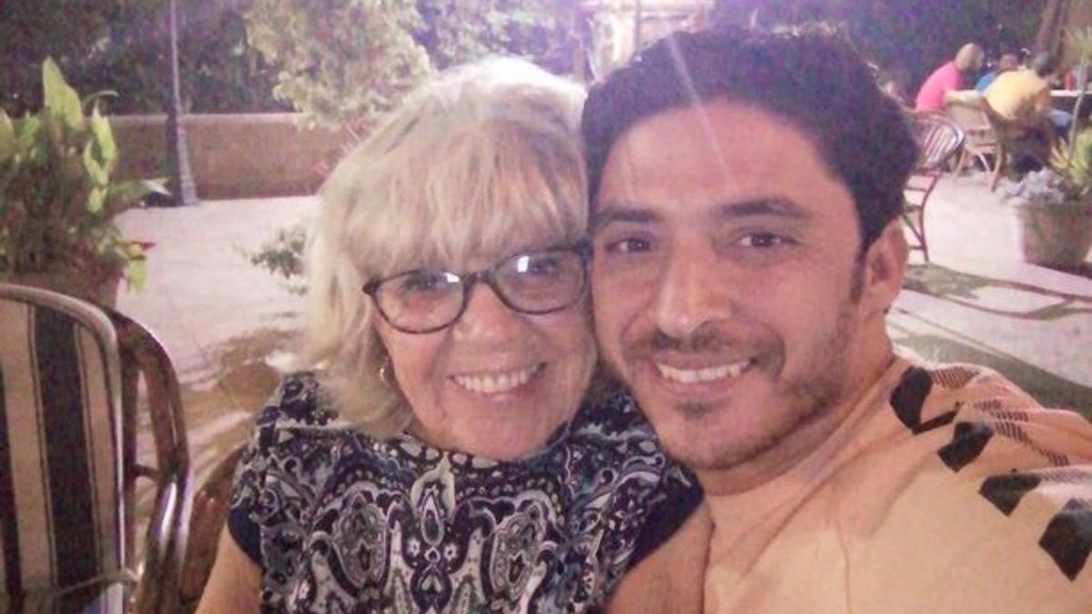 Para zakochanych - Iris Jones i Mohamed