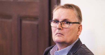 Były senator PiS, który znęcał się nad psem, nie odbywa kary. Przebywa w sanatorium