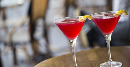 Przepis na Cosmopolitan. Kultowy drink z "Seksu w wielkim mieście"