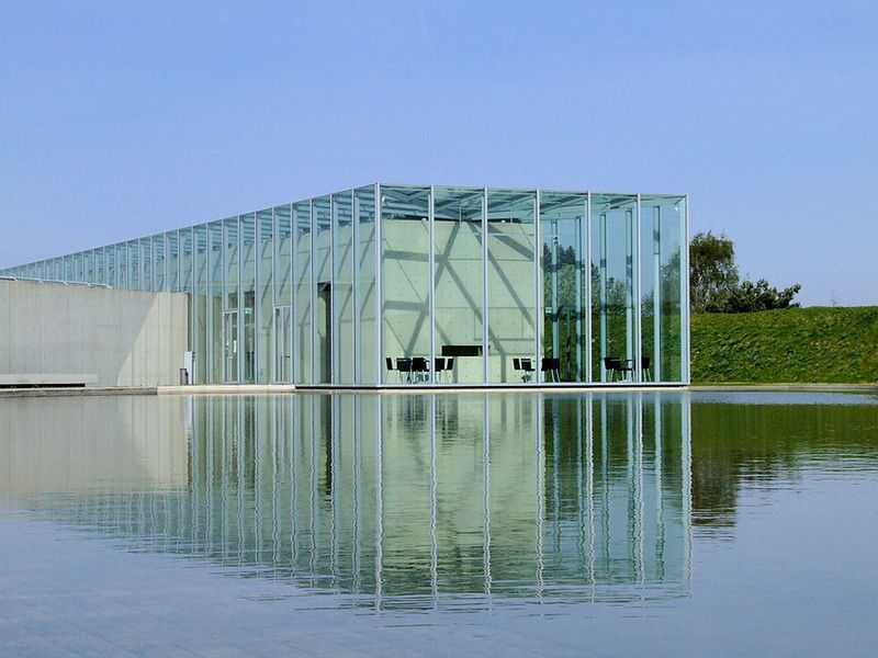 10 niesamowitych szklanych domów 25