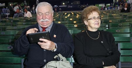 Lech Wałęsa spytał Jana Pawła II, czy powinien wymienić żonę na młodszą. ''Nie udał mi się żart''