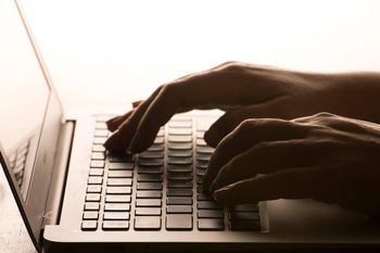 Policja ostrzega przed nową metodą oszustwa w internecie