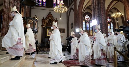 Kościół o szczepieniach. "Osoby przeciwko aborcji nie ponoszą odpowiedzialności"