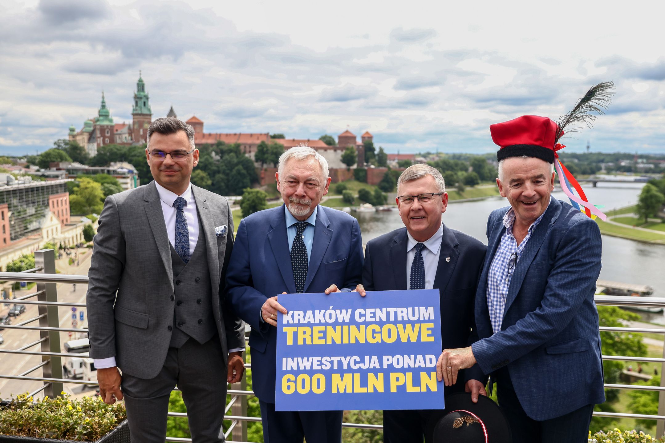 Od lewej: Radosław Włoszek (prezes lotniska Kraków-Balice), Jacek Majchrowski (prezydent Krakowa), Witold Kozłowski (marszałek woj. małopolskiego), Michael O'Leary (prezes Ryanair Group)