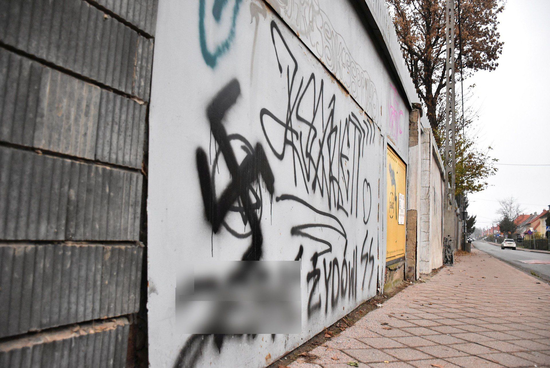 Rasistowskie napisy na ulicy Chopina w Malborku