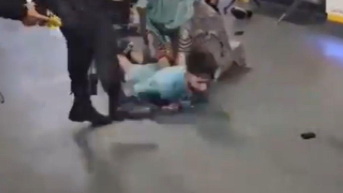 Brutalne zachowanie policjanta oburzyło świadków zdarzenia