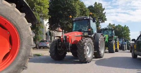 Agrounia protestuje. Jej zwolennicy blokują ważną trasę. "Wara od rolników"