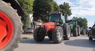 Agrounia protestuje. Jej zwolennicy blokują ważną trasę. "Wara od rolników"