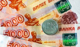 Rosyjska waluta zyskuje na wartości. Najlepszy wynik od roku